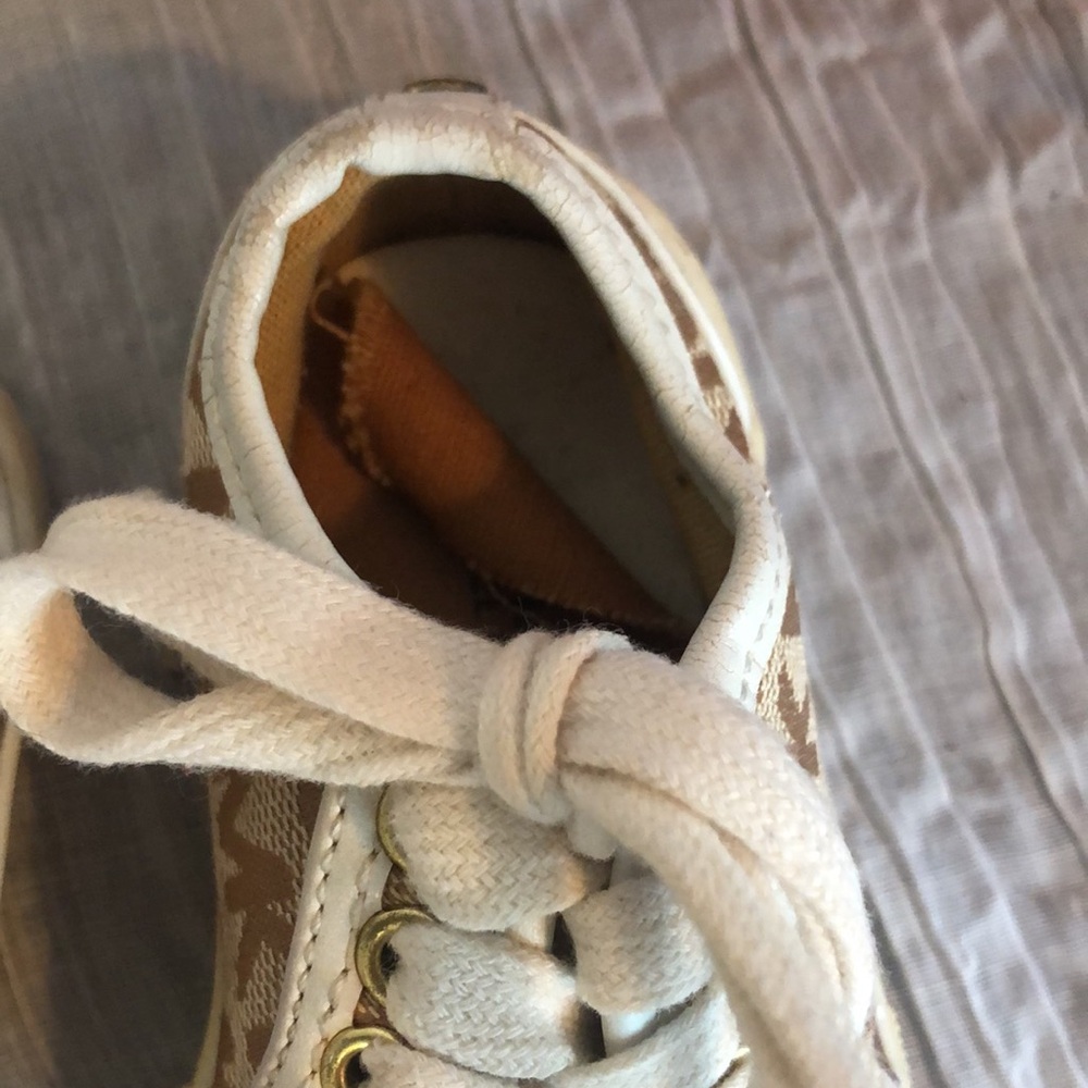 MICHAEL KORS girls toddler lace up sneakers size 5 tan signature logo - Picture 2 of 13